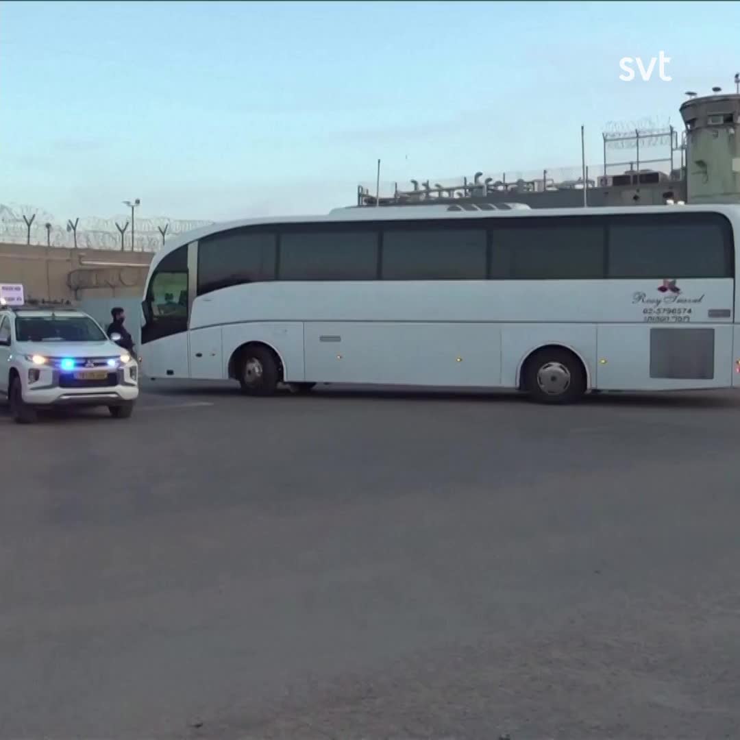 Bussar vid fängelset ska hämta palestinska fångar
